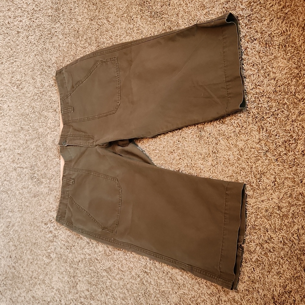 Old Navy Army Green Cotton Capri with Cute Zipper detail on back of legs